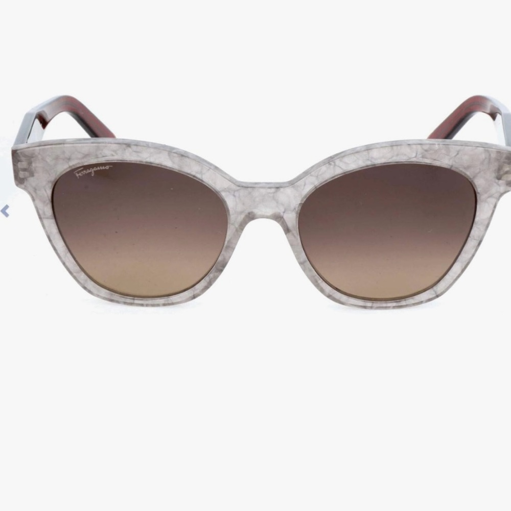 Ferragamo Cat Eye sunglasses NWT, case, box 🎁 - Picture 10 of 13